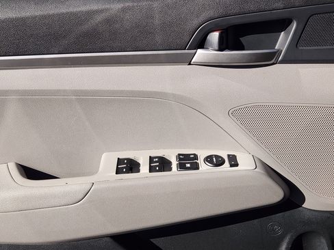 Used 2020 Hyundai Elantra SE w/ Cargo Package (C1) image 23