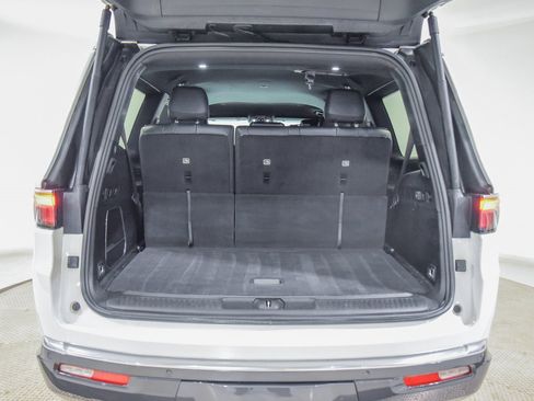 Used 2022 Jeep Wagoneer Series II w/ Convenience Group I image 16