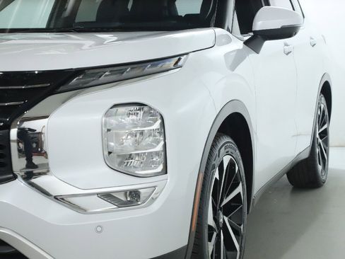 Used 2024 Mitsubishi Outlander SE image 5