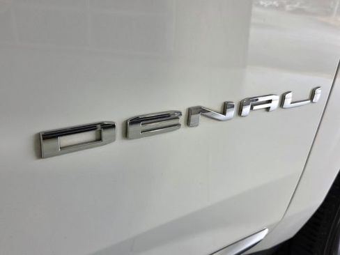 Used 2024 GMC Yukon XL Denali RWD image 18