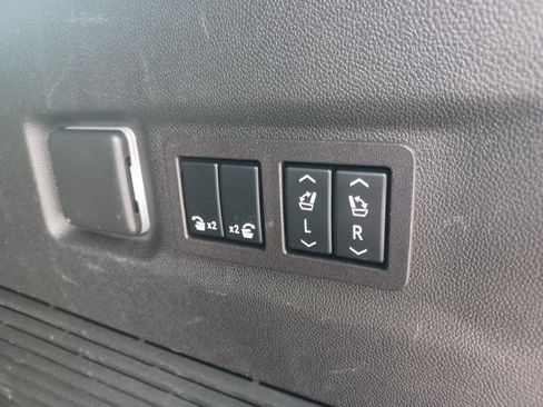 Used 2023 GMC Yukon XL Denali AWD/4WD image 26