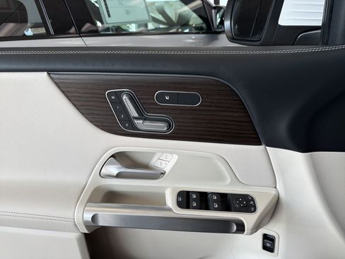 Used 2026 Mercedes-Benz GLB 250 4MATIC image 13