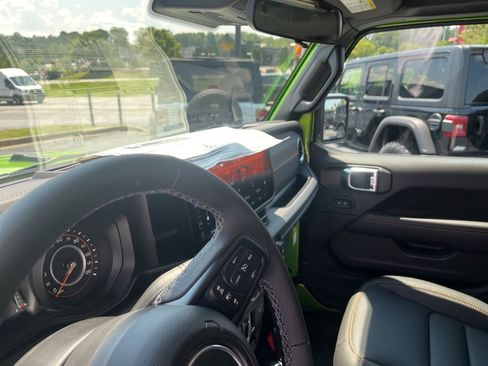 New 2025 Jeep Gladiator Sport image 32