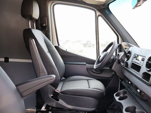 New 2025 Mercedes-Benz Sprinter 2500 image 11