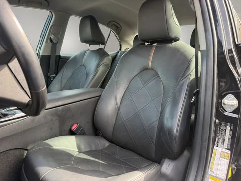 Used 2018 Toyota Camry XLE FWD image 10