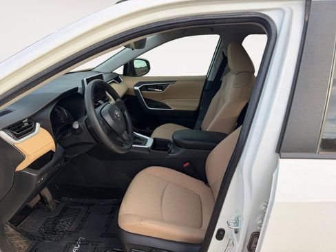 Used 2023 Toyota RAV4 XLE image 9