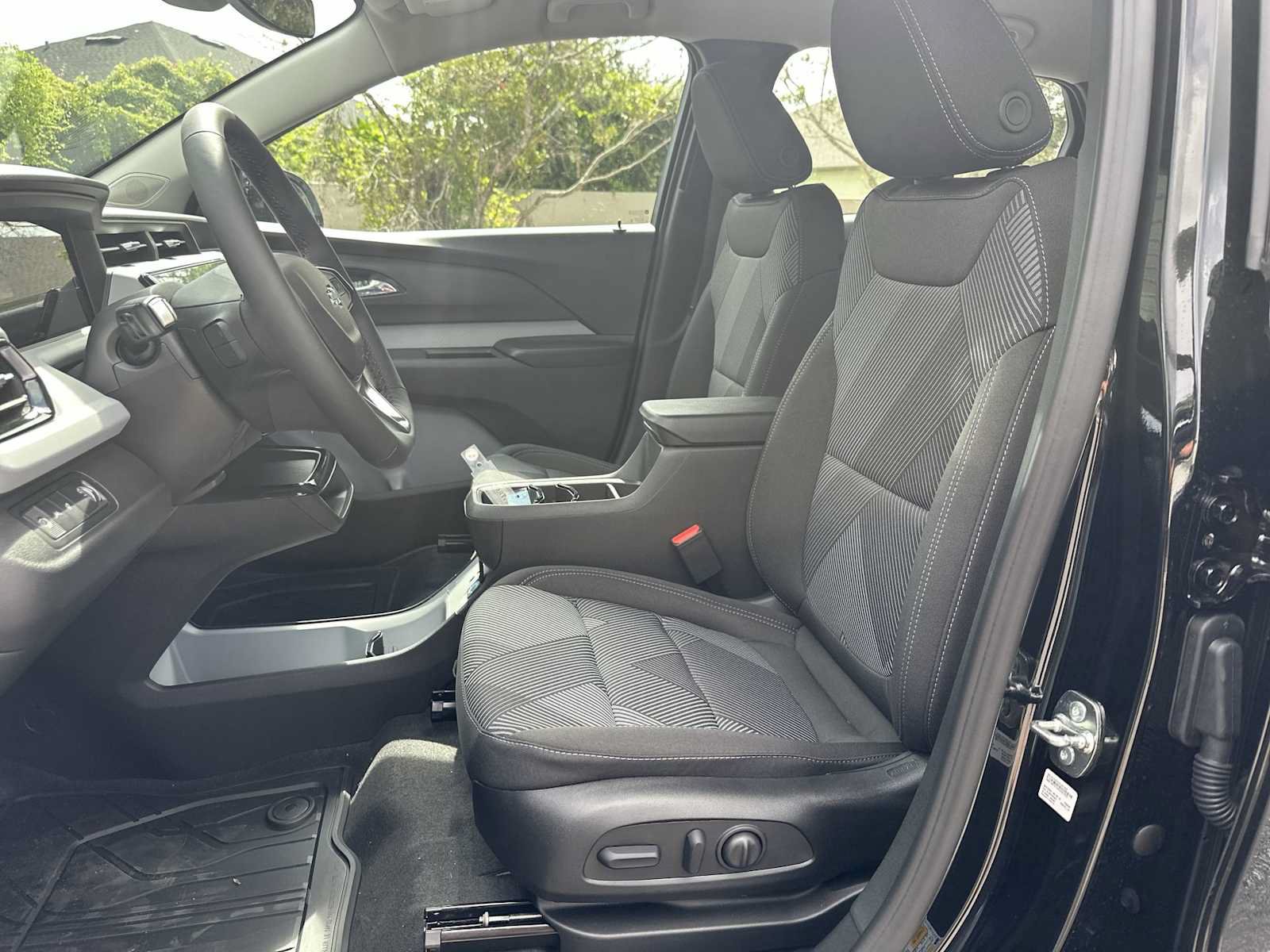 New 2027 Chevrolet Bolt LT w/ Comfort Package FWD image 15