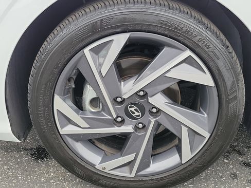 Certified 2025 Hyundai Elantra Sport w/ Cargo Package image 25