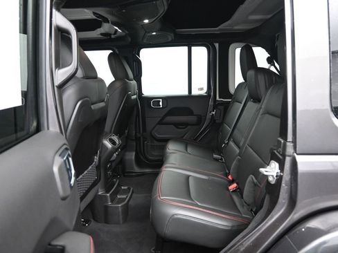 Used 2025 Jeep Wrangler Unlimited Rubicon image 31