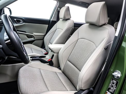 Used 2023 Kia Soul EX image 18