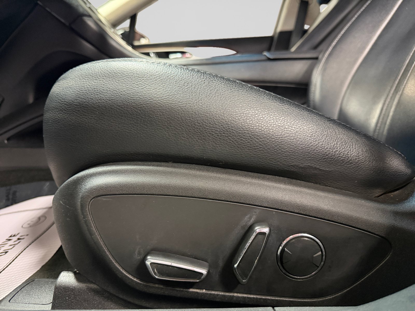Used 2016 Lincoln MKZ AWD image 33