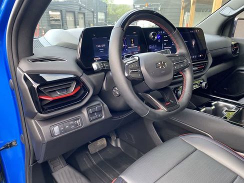 Used 2025 Chevrolet Silverado EV RST AWD/4WD image 2