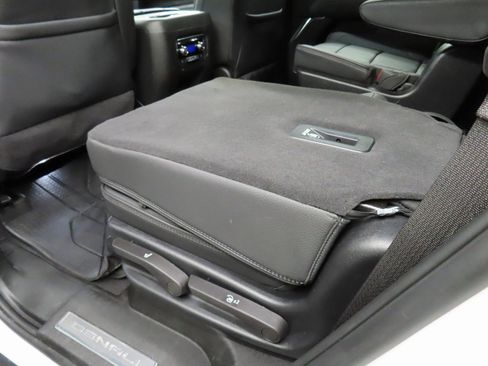 Used 2025 GMC Yukon Denali image 65