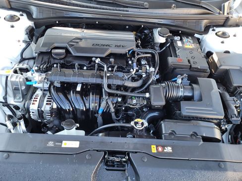 Certified 2025 Hyundai Elantra SE image 34