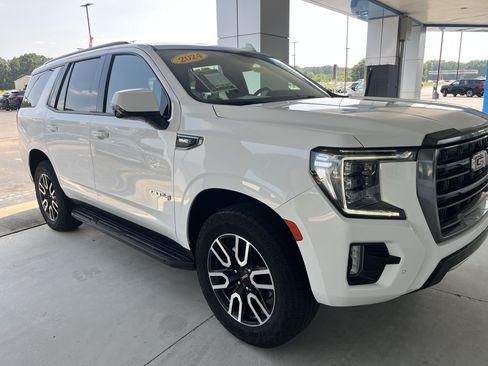 Used 2024 GMC Yukon AT4 w/ Technology Package AWD/4WD image 7