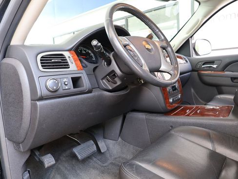 Used 2012 Chevrolet Suburban LTZ RWD image 41