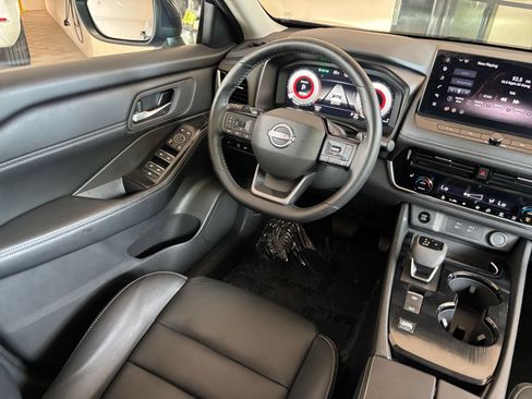 Used 2026 Nissan Rogue SL FWD image 36