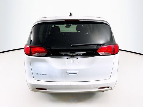Used 2023 Chrysler Voyager LX image 31