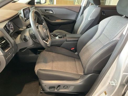 Used 2022 Nissan Rogue SV image 4