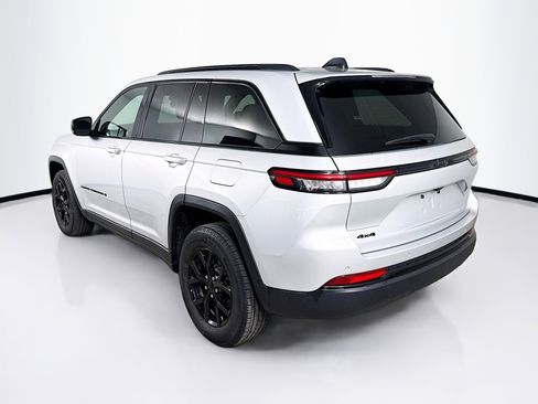 Used 2024 Jeep Grand Cherokee Altitude image 29