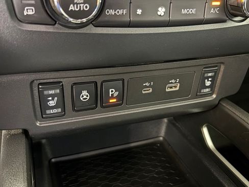 Used 2022 Nissan Frontier SV w/ SV Premium Package RWD image 28