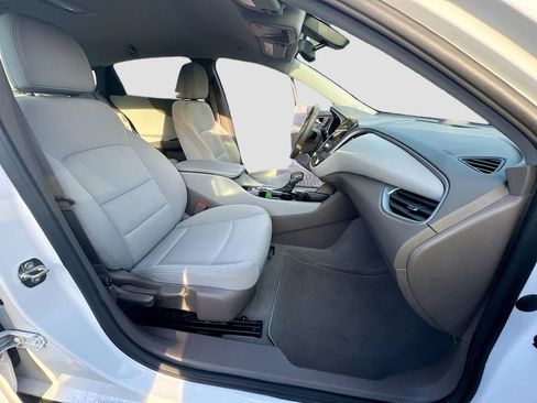 Used 2022 Chevrolet Malibu LT FWD image 31