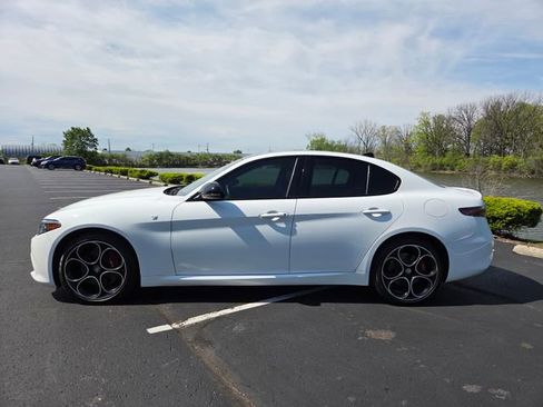 Used 2024 Alfa Romeo Giulia Ti AWD/4WD image 11