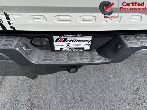 Used 2020 Toyota Tacoma TRD Off-Road AWD/4WD image 13