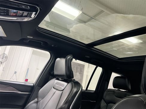 Used 2023 Jeep Grand Cherokee Overland w/ Adv Protech Group III image 19