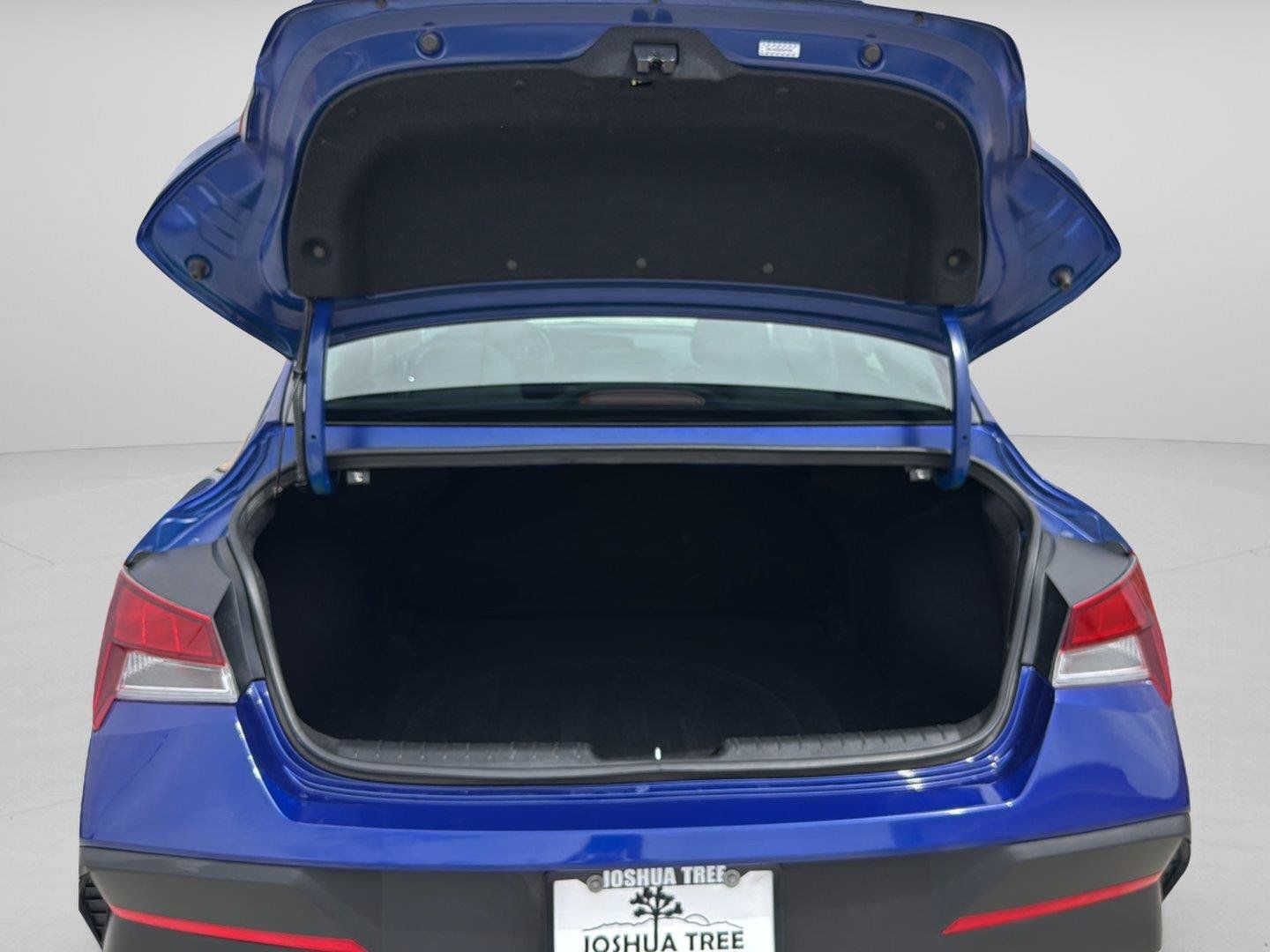 Used 2024 Hyundai Elantra SEL FWD image 27