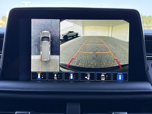 Used 2022 Chevrolet Tahoe Z71 w/ Luxury Package AWD/4WD image 9