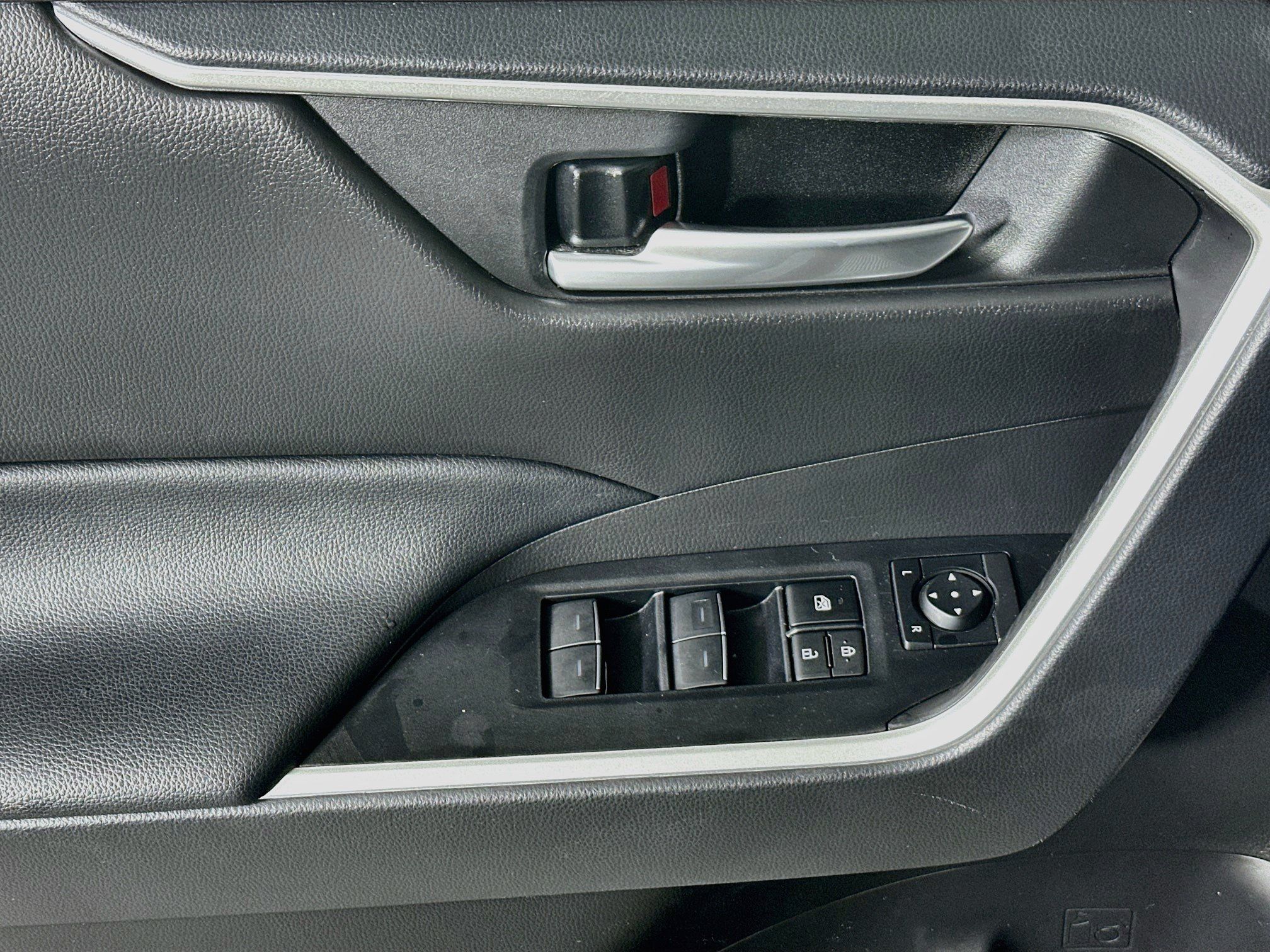 Used 2023 Toyota RAV4 XLE w/ Convenience Package FWD image 14