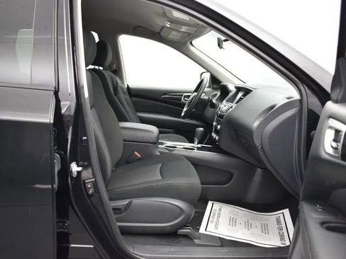 Used 2020 Nissan Pathfinder S FWD image 17