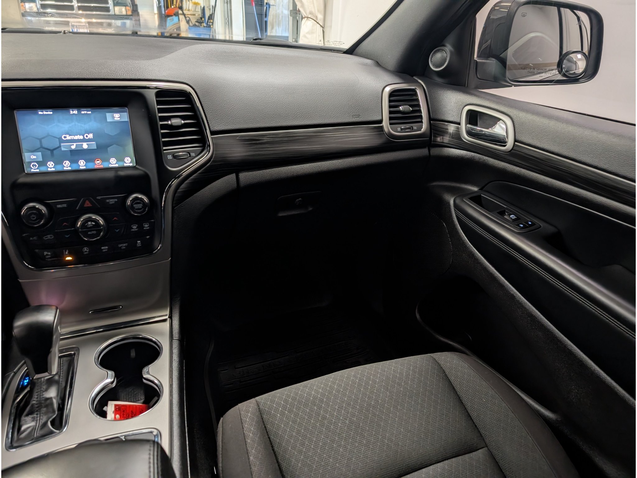 Used 2021 Jeep Grand Cherokee Laredo AWD/4WD image 13