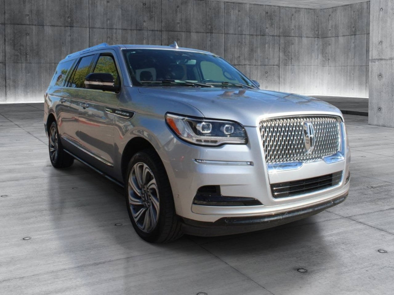 Used 2024 Lincoln Navigator L 4WD image 9