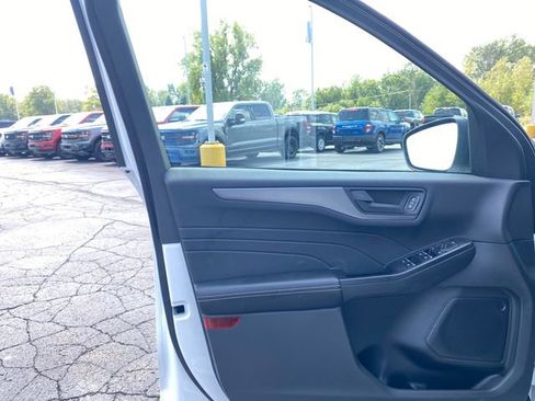 New 2025 Ford Escape Active w/ Cold Weather Package AWD/4WD image 12