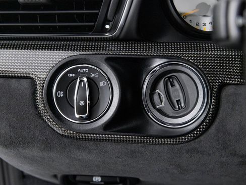 Used 2018 Porsche 911 GT2 RS image 29