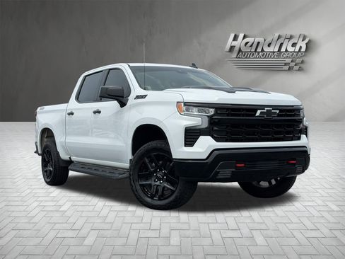 Used 2025 Chevrolet Silverado 1500 LT Trail Boss w/ Convenience Package II AWD/4WD image 2