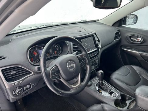 Used 2019 Jeep Cherokee Limited image 11