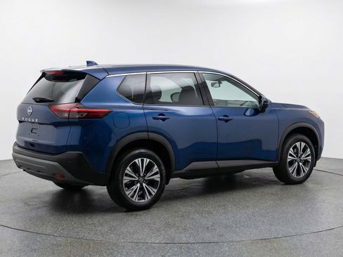 Used 2025 Nissan Rogue SV image 9
