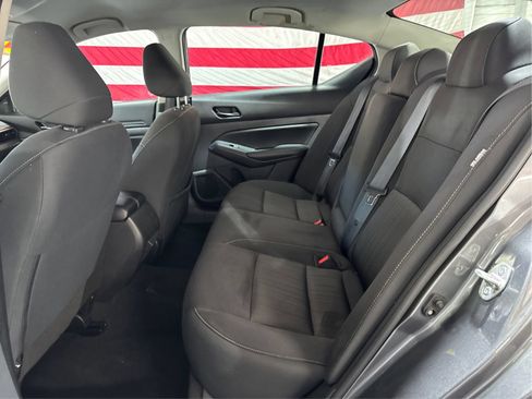 Used 2024 Nissan Altima 2.5 SV FWD image 10