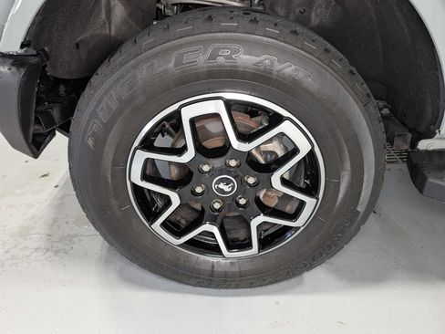 Used 2023 Ford Bronco Outer Banks AWD/4WD image 3