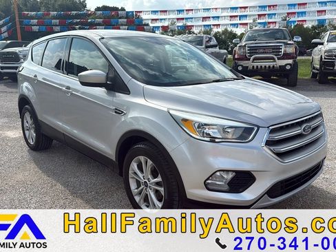 Used 2017 Ford Escape SE FWD image 3