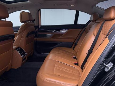 Used 2022 BMW 740i w/ Premium Package RWD image 16