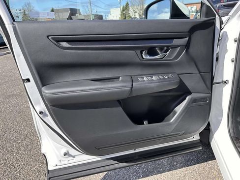 Used 2025 Honda CR-V LX image 8