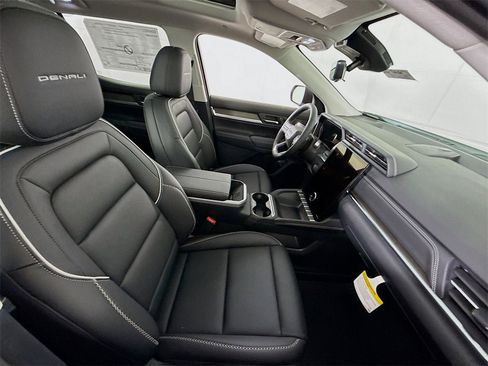 New 2026 GMC Terrain Denali w/ LPO, Floor Liner Package image 23