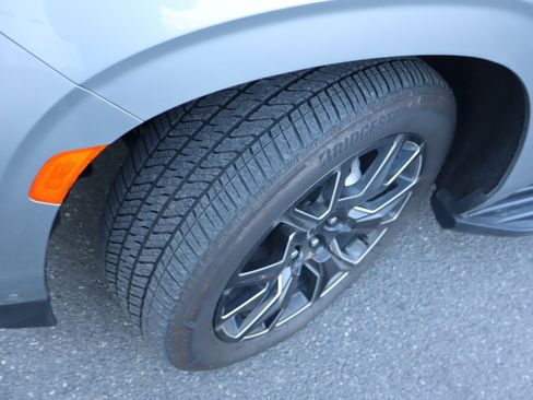 Used 2024 Chevrolet Suburban High Country w/ Advanced Technology Package image 46