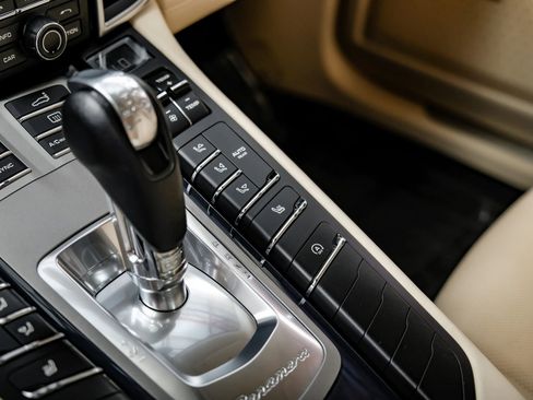 Used 2016 Porsche Panamera image 25