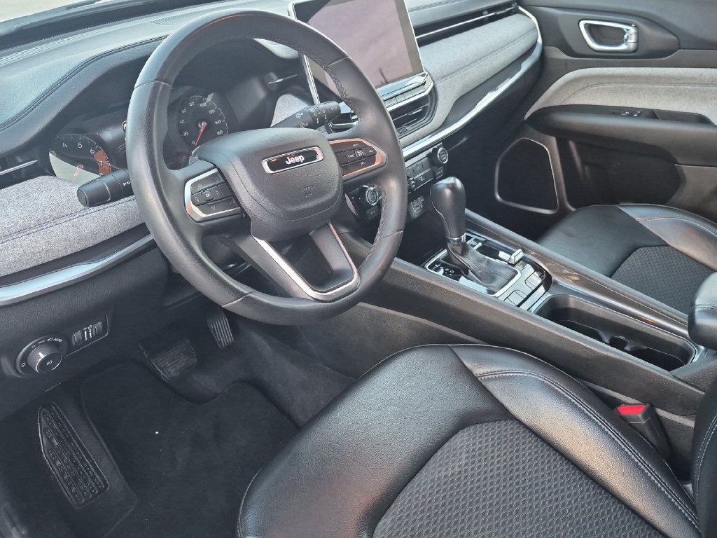 Used 2023 Jeep Compass Latitude AWD/4WD image 10