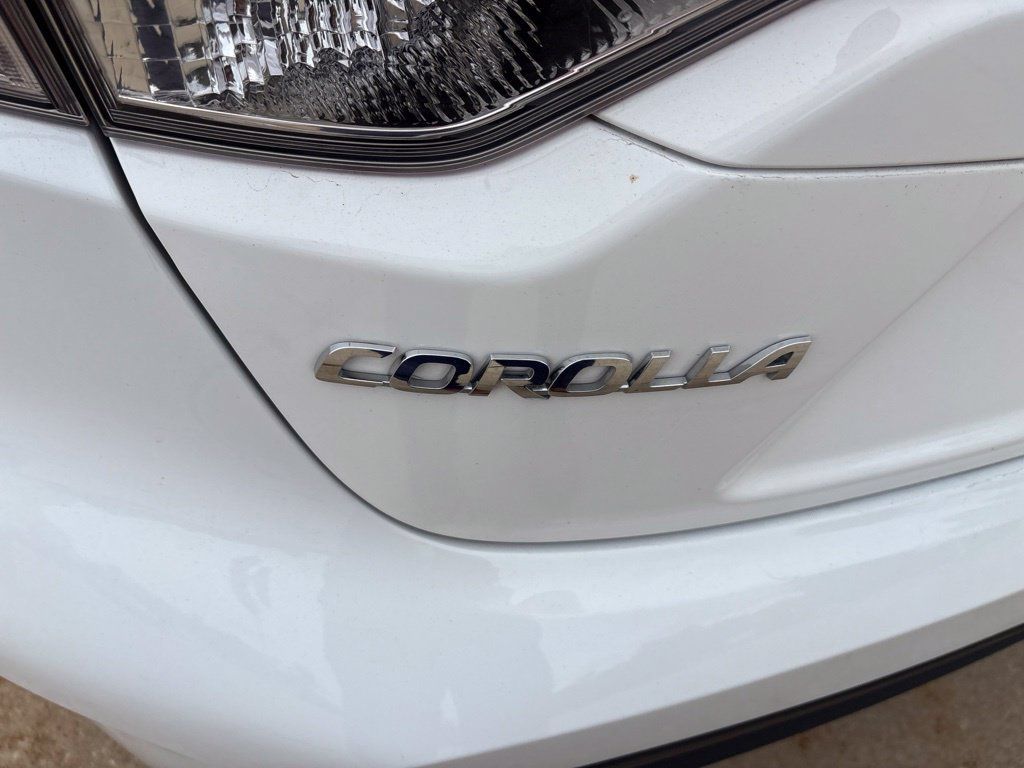 Used 2025 Toyota Corolla LE FWD image 21